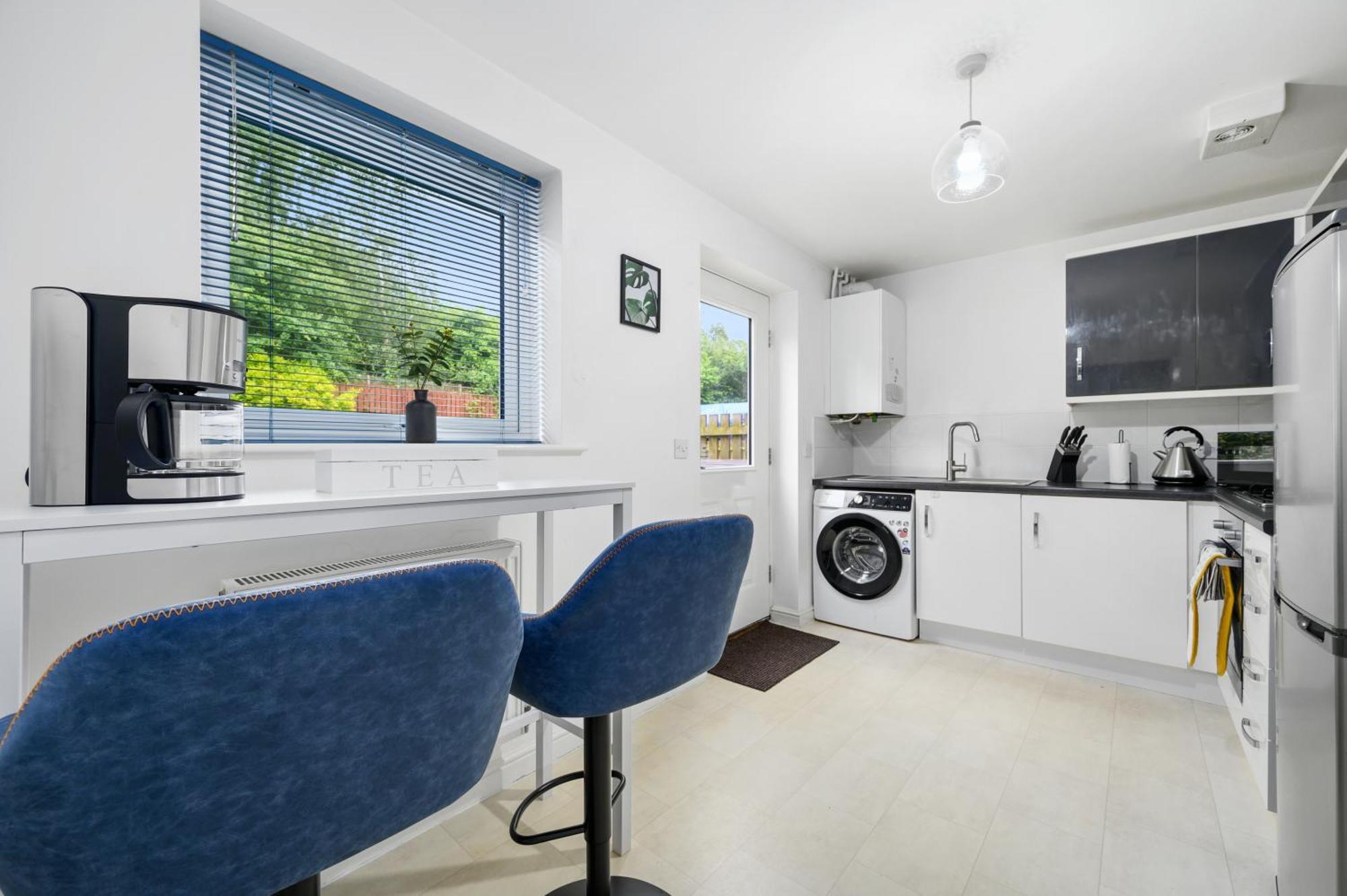 Stylish Cozy Manchester House In Quiet Neighborhood, 6Mins To Coop Live Arena, Etihad Stadium & City Centre With Wifi & Free Private Parking Manchester