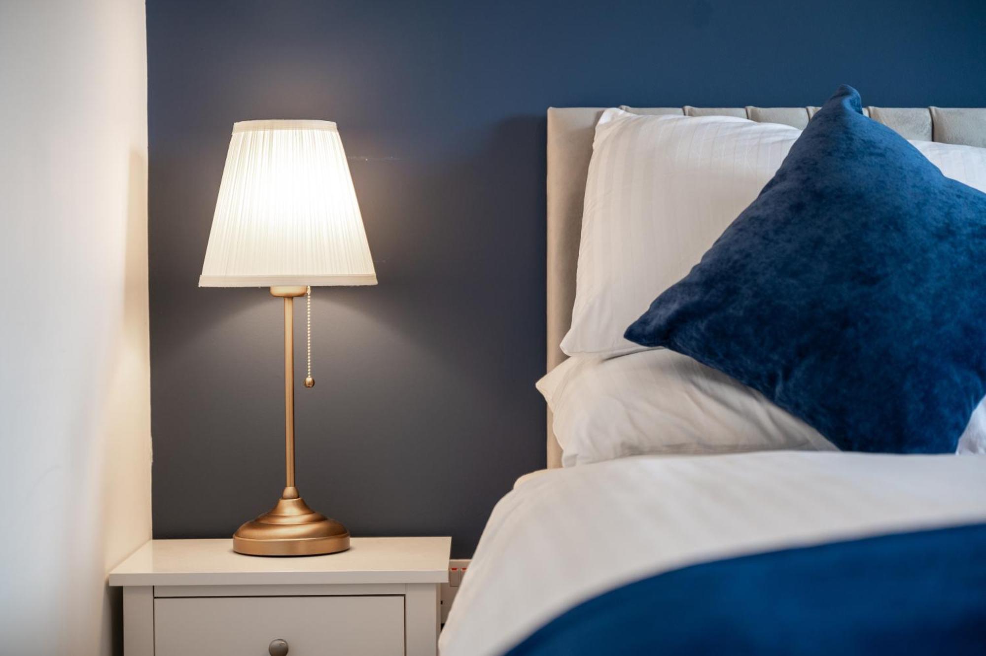 Stylish Cozy Manchester House In Quiet Neighborhood, 6Mins To Coop Live Arena, Etihad Stadium & City Centre With Wifi & Free Private Parking * Manchester