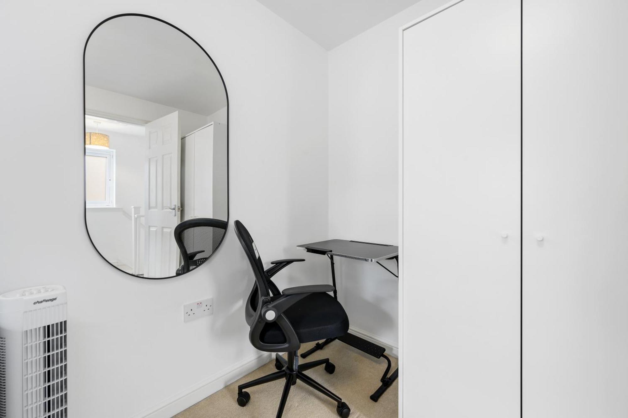 Stylish Cozy Manchester House In Quiet Neighborhood, 6Mins To Coop Live Arena, Etihad Stadium & City Centre With Wifi & Free Private Parking Manchester