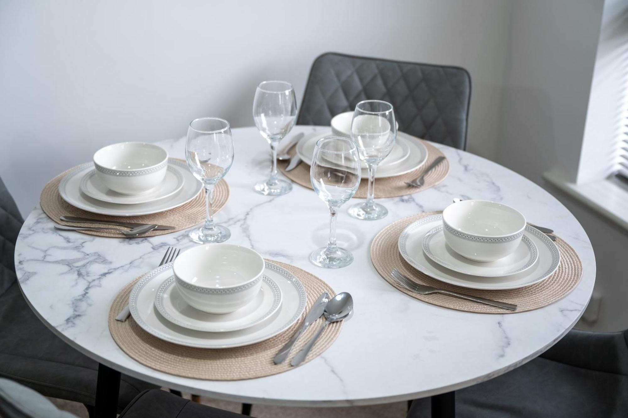 Stylish Cozy Manchester House In Quiet Neighborhood, 6Mins To Coop Live Arena, Etihad Stadium & City Centre With Wifi & Free Private Parking * Manchester