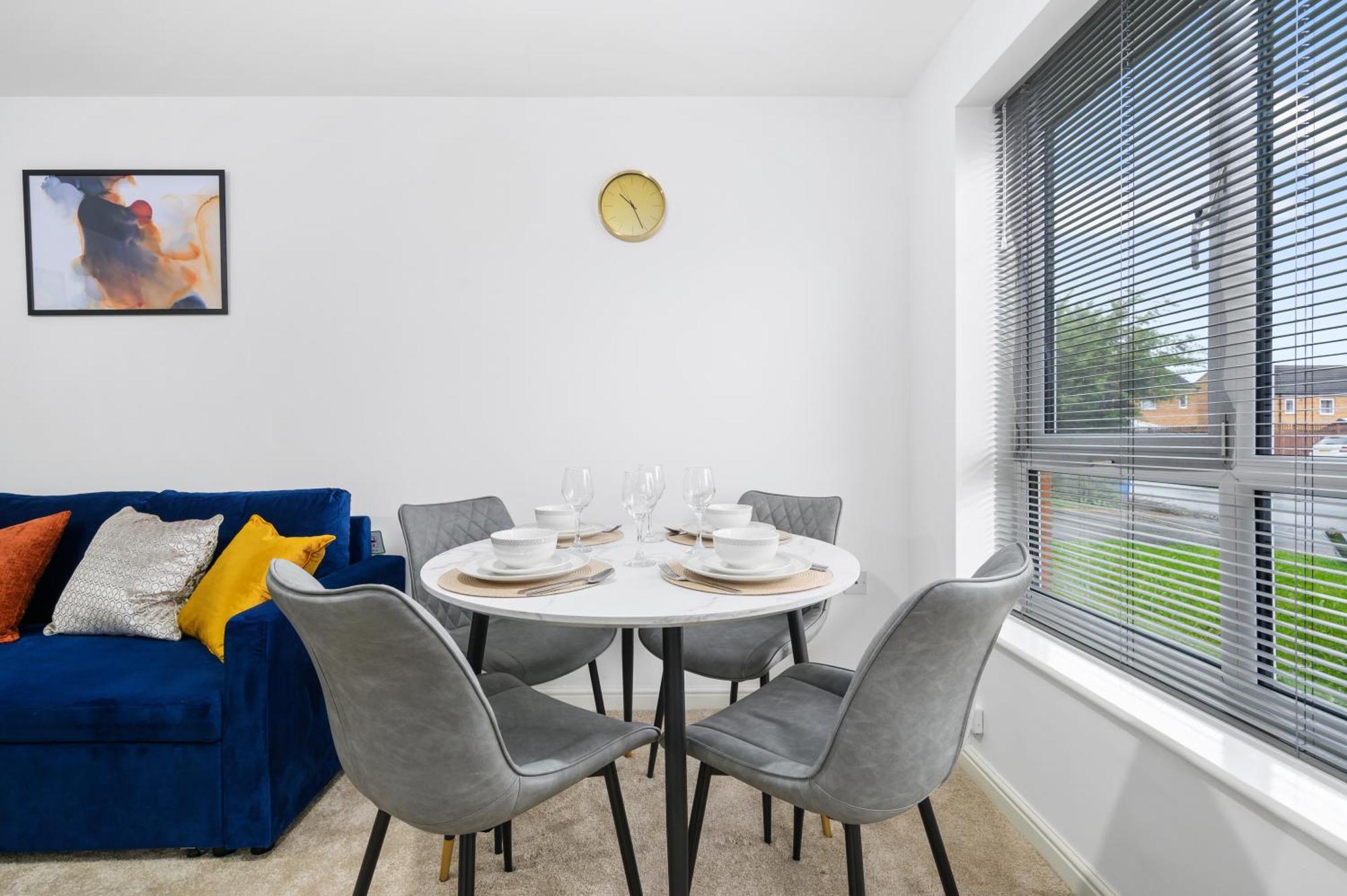 Stylish Cozy Manchester House In Quiet Neighborhood, 6Mins To Coop Live Arena, Etihad Stadium & City Centre With Wifi & Free Private Parking Apartment